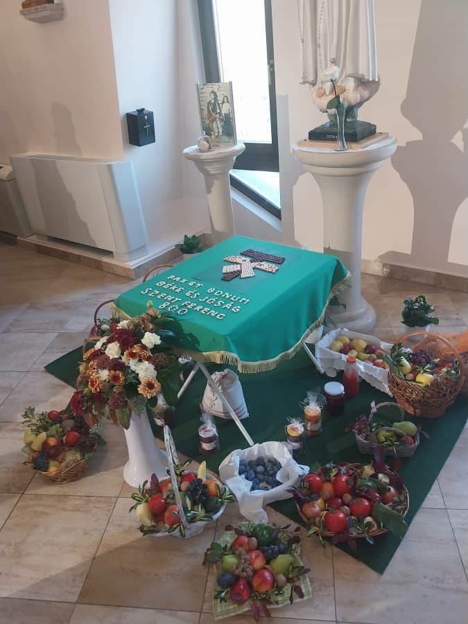Terménymegáldás Kertvárosban